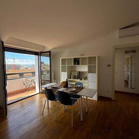 Appartamento Isola- Attico Con Balcone Milan Extérieur photo