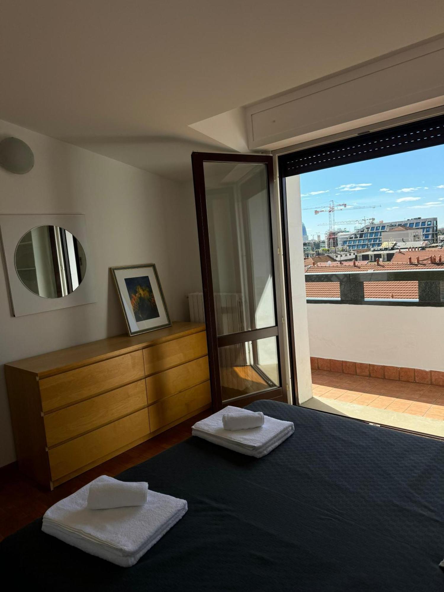 Appartamento Isola- Attico Con Balcone Milan Extérieur photo