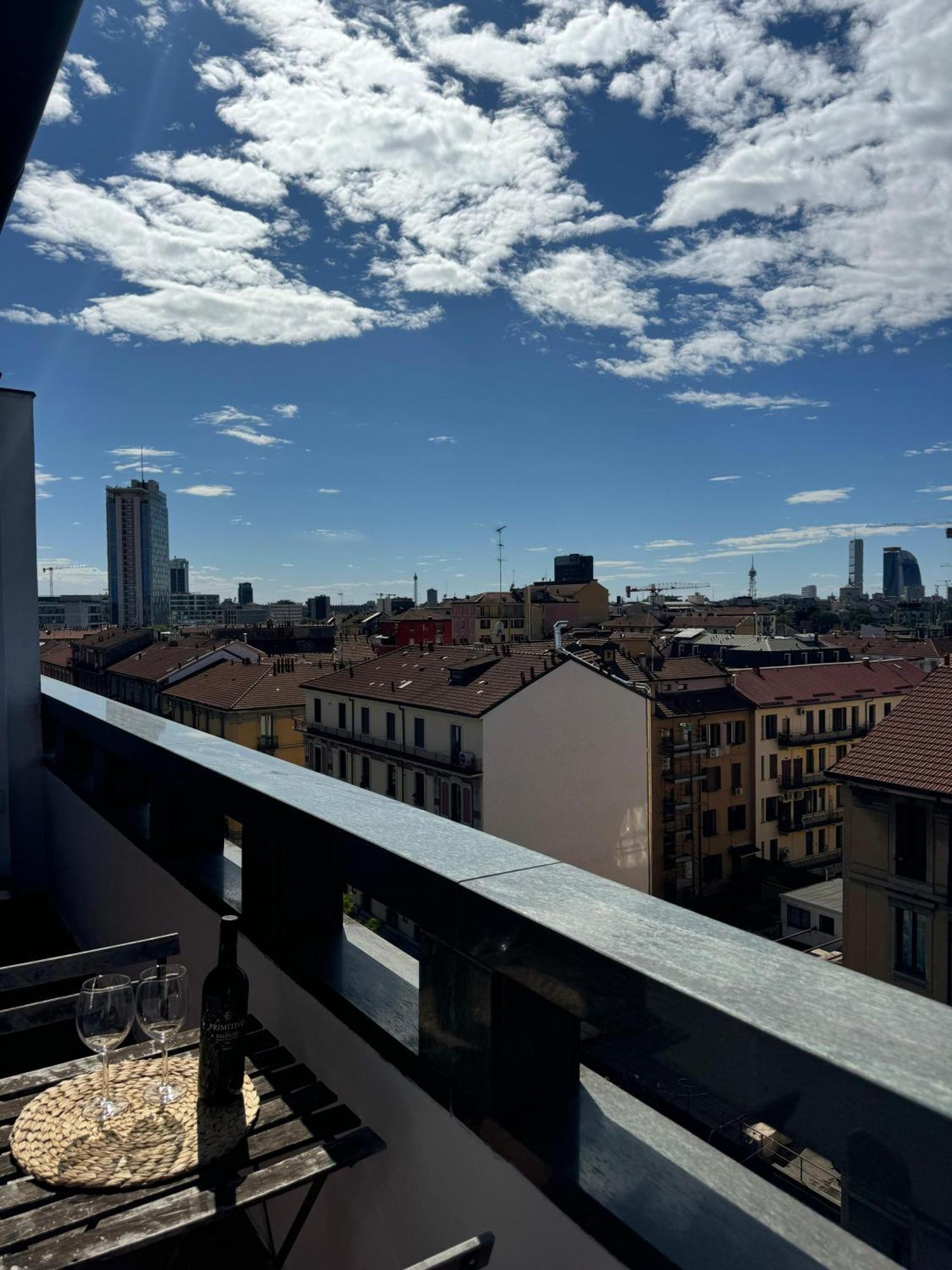 Appartamento Isola- Attico Con Balcone Milan Extérieur photo