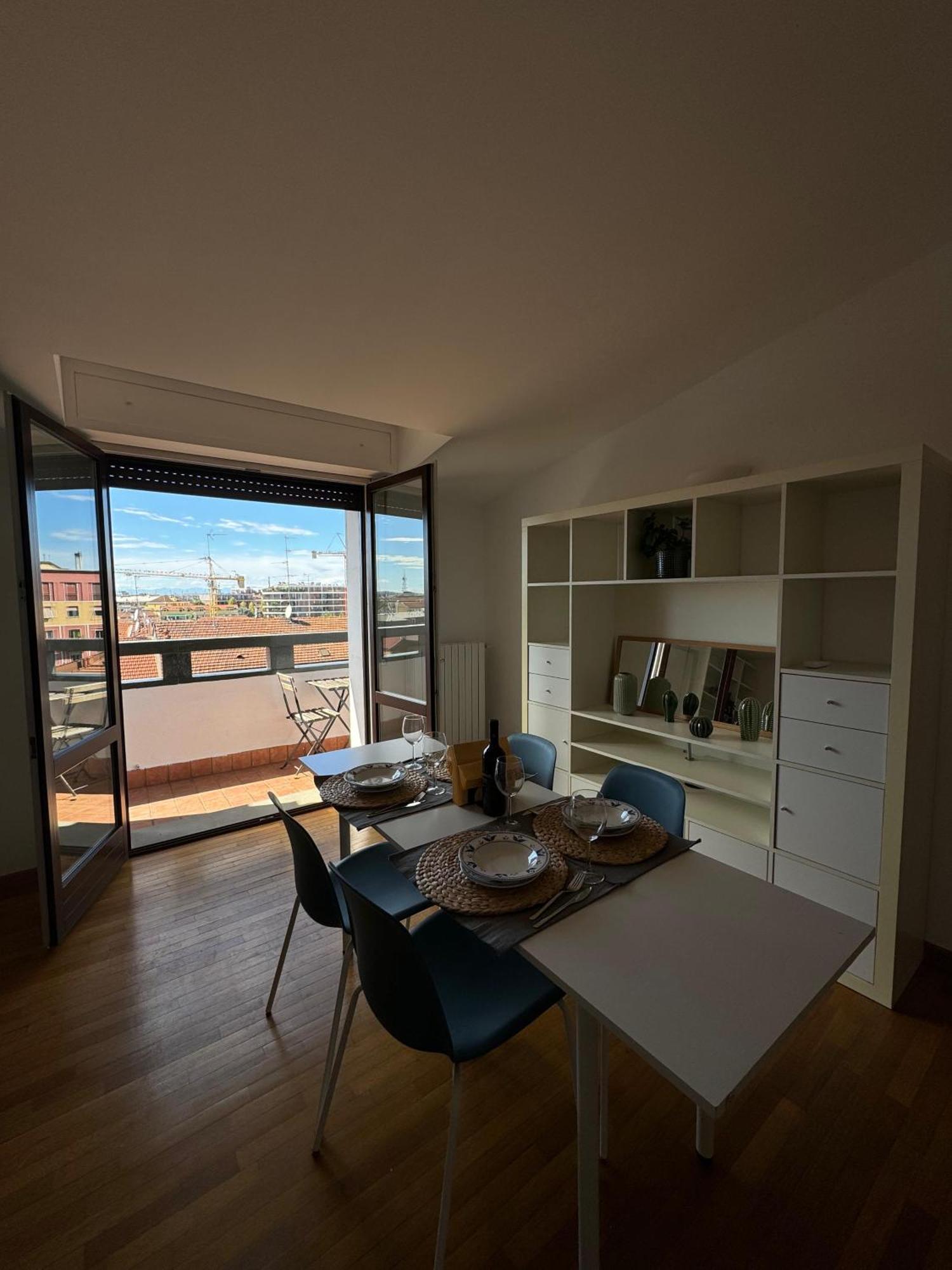 Appartamento Isola- Attico Con Balcone Milan Extérieur photo