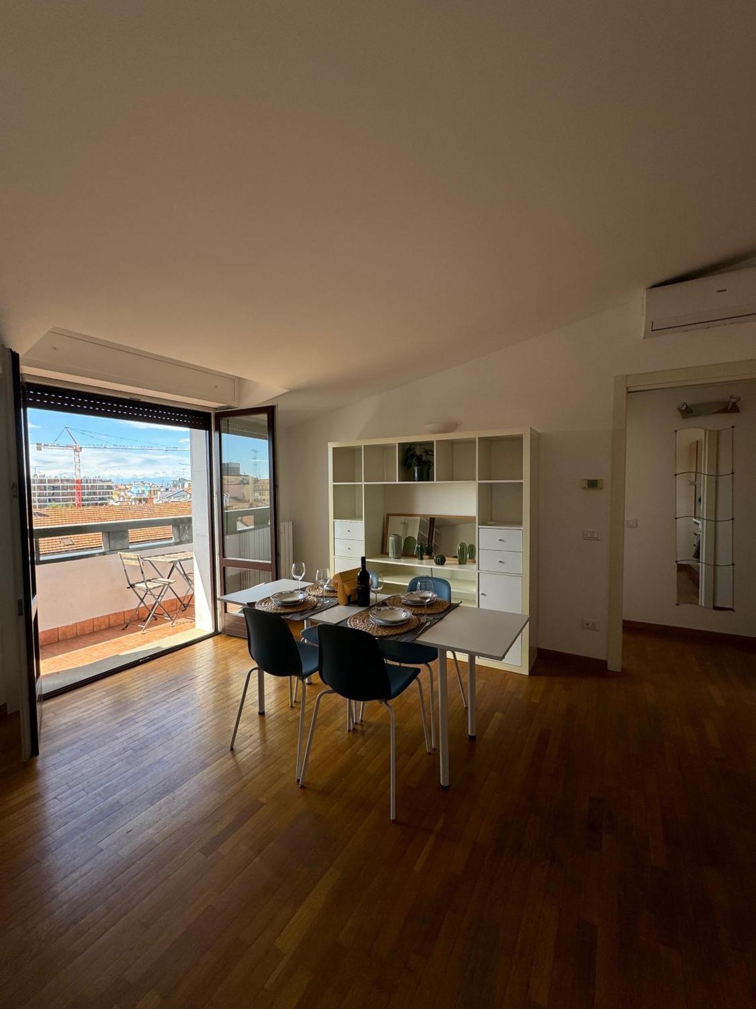 Appartamento Isola- Attico Con Balcone Milan Extérieur photo